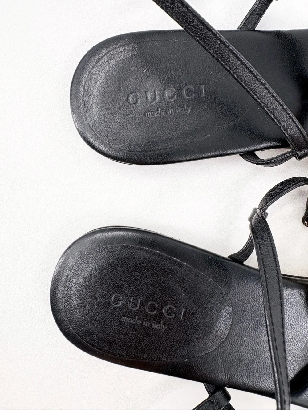 GUCCI Interlocking GG Heart Logo Thong Sandals Black Leather 36